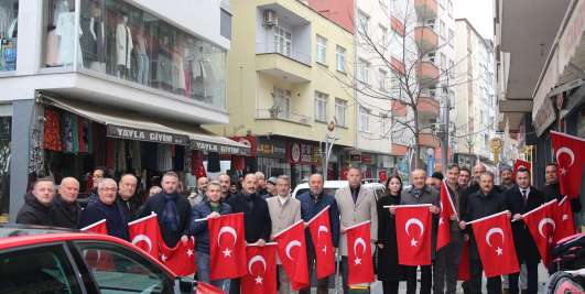 İlçemizi şanlı bayrağımızla süslüyoruz