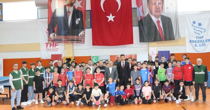 Masa tenisi turnuvası başladı